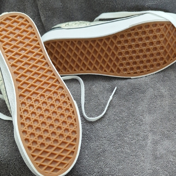 Vans Black and Cream Women's Sneakers - Picture 10 of 14